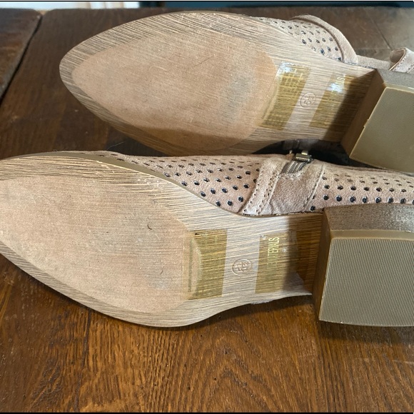 AMS perforated booty Glory. Size 5 1/2. Never worn. Box not included. - Picture 5 of 5